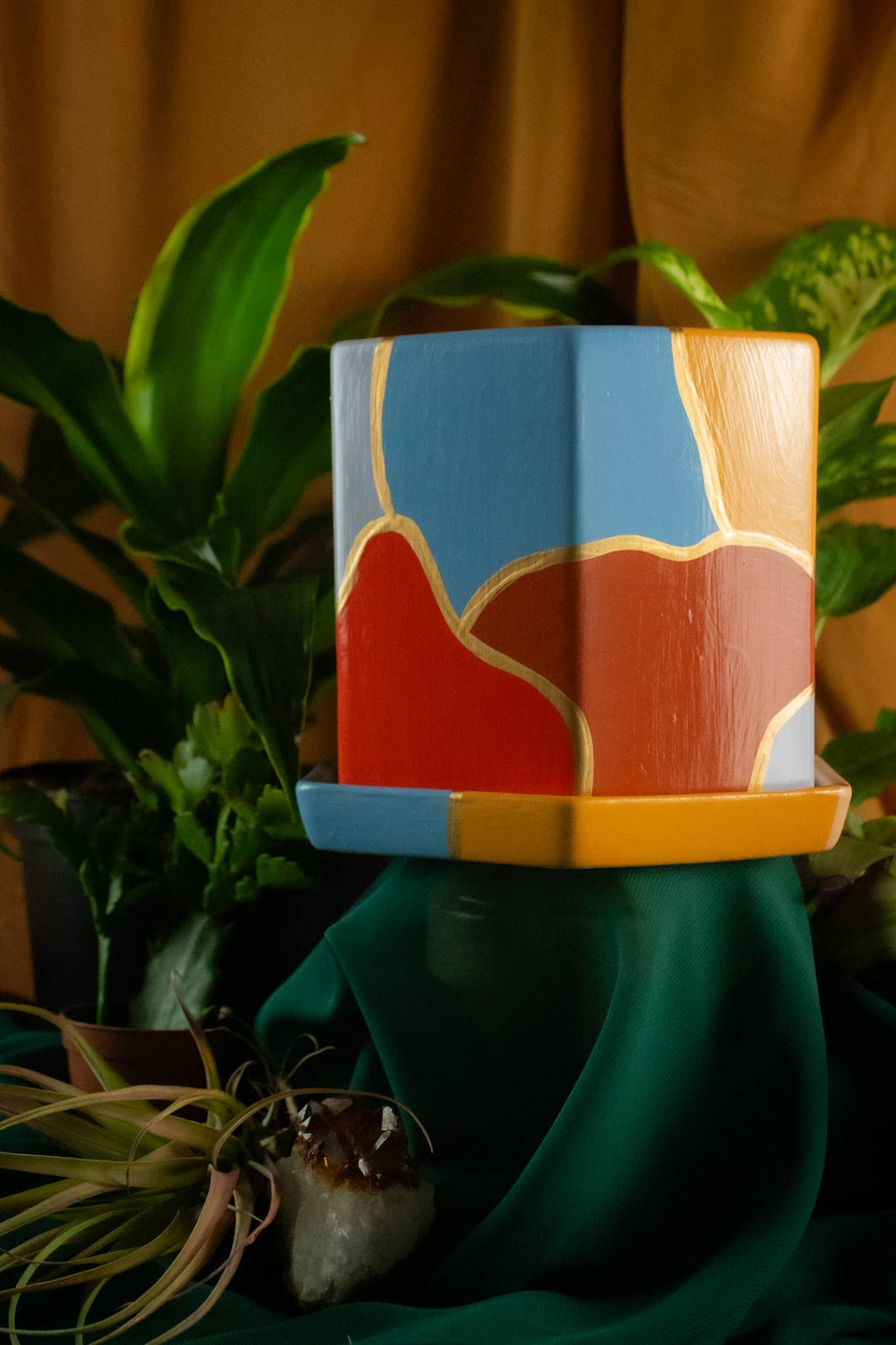 Hexagon Planter Pot with Tray | Design: Jordan